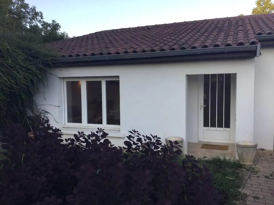Maisonnette Pour 4 Pers Piscine De Mai A Sept 2Hrs Par Jour Dagneux Apartment
